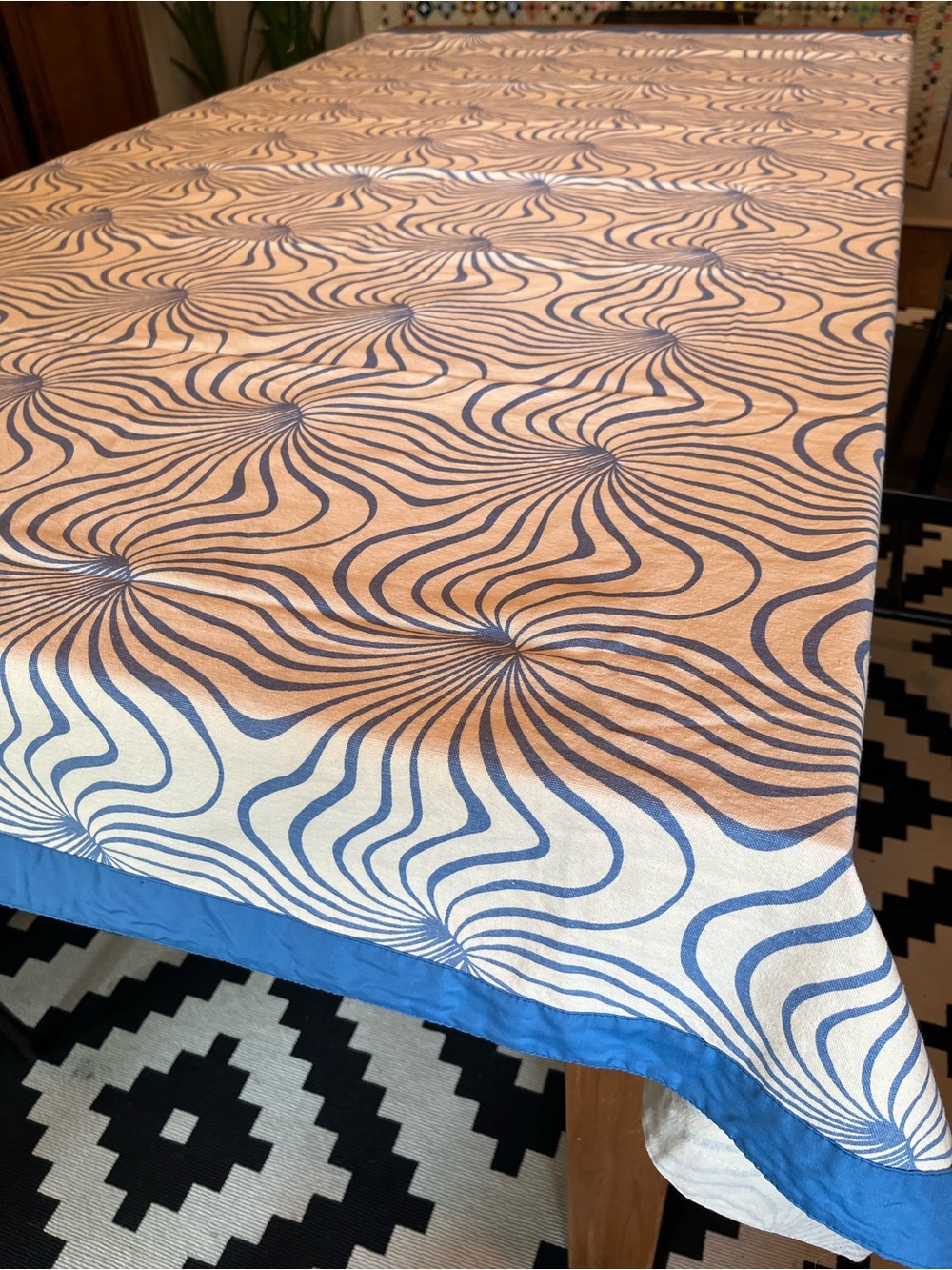 Optical Illusion Tablecloth Handmade Blue/White Cotton 84x60 Rectangular